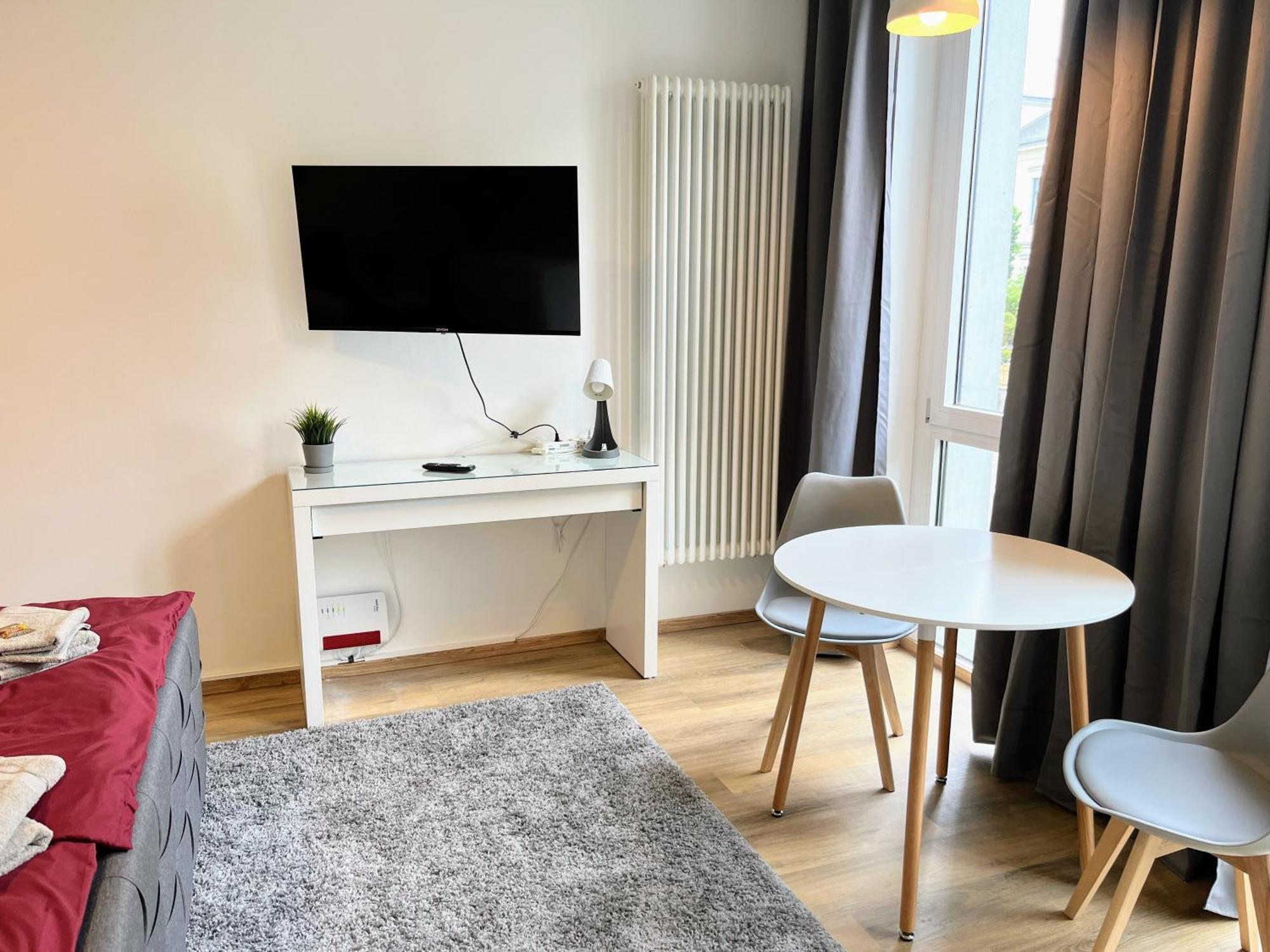Studio Am Waldschloesschen Mit Kueche Und Netflix Dresden Bagian luar foto